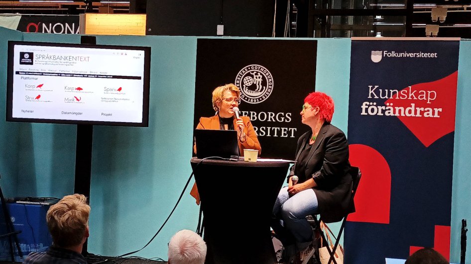 Elena och Julia samtalar på bokmässan